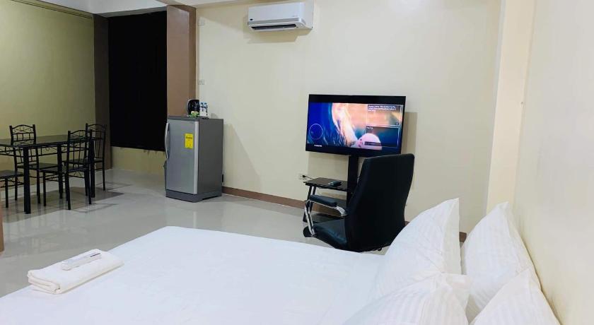 Red Palm Inn studio room with Netflix photo