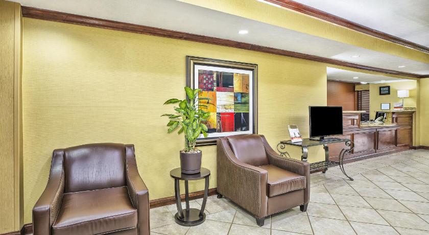 Holiday Inn Express Hotel and Suites Marysville