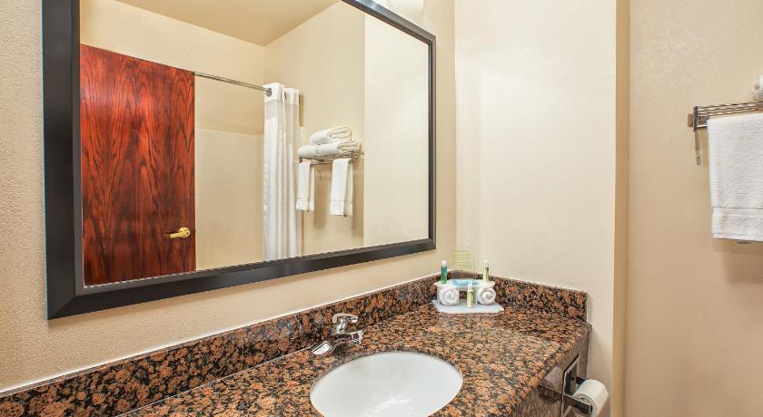 Holiday Inn Express Hotel and Suites Marysville