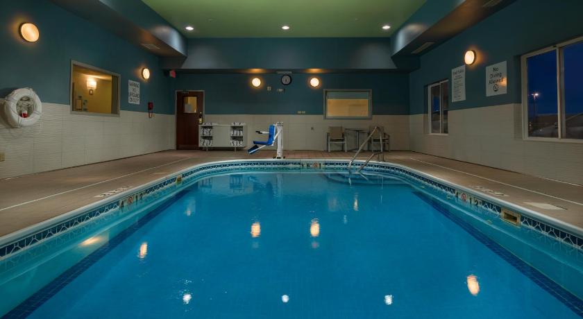 Holiday Inn Express Lawrence photo