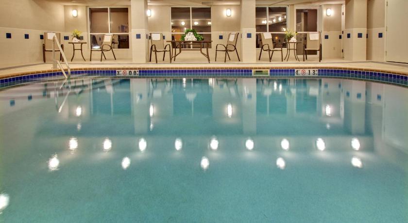 Holiday Inn Express Hotel & Suites Vermillion photo