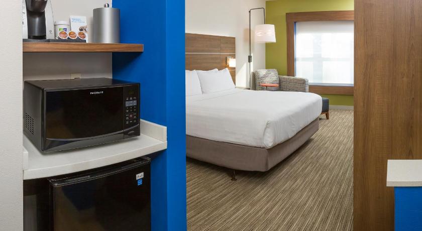 Holiday Inn Express Hotel & Suites White River Junction