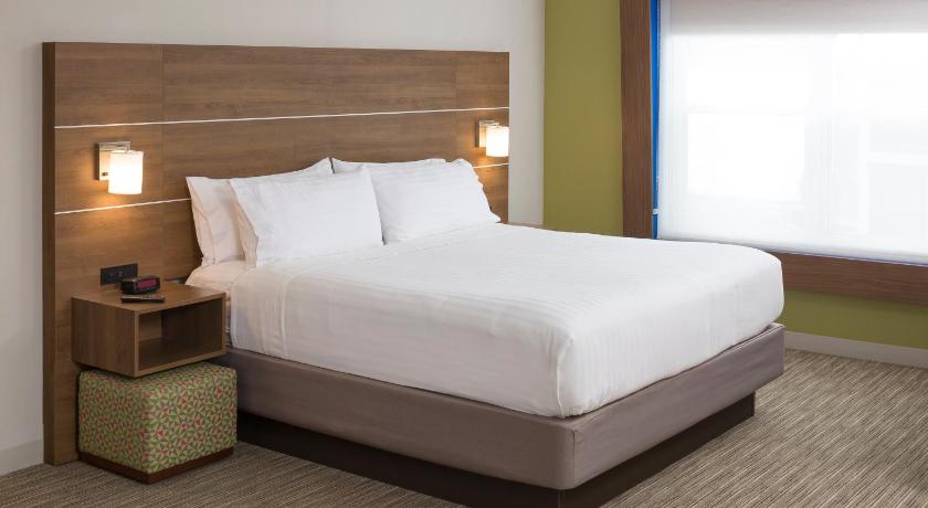 Holiday Inn Express Hotel & Suites White River Junction