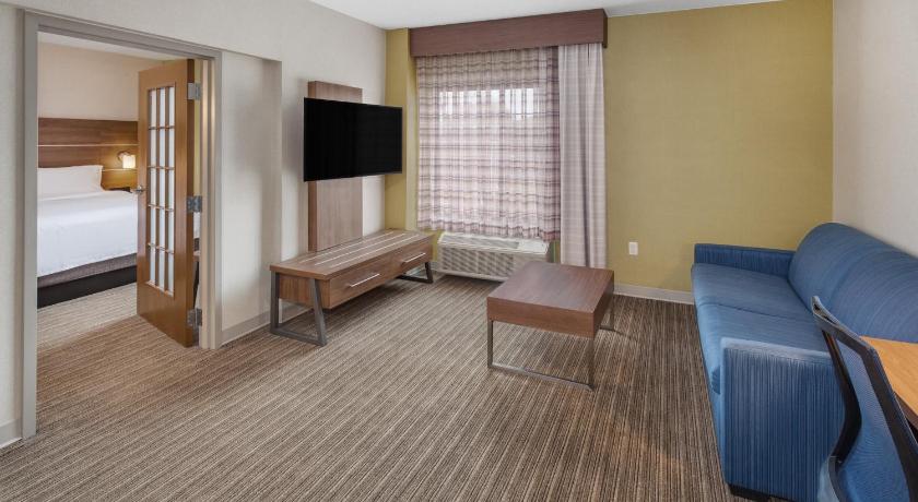 Holiday Inn Express Hotel & Suites Providence-Woonsocket