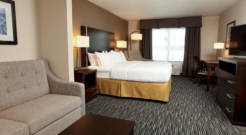 Holiday Inn Express & Suites Omaha South Ralston Arena