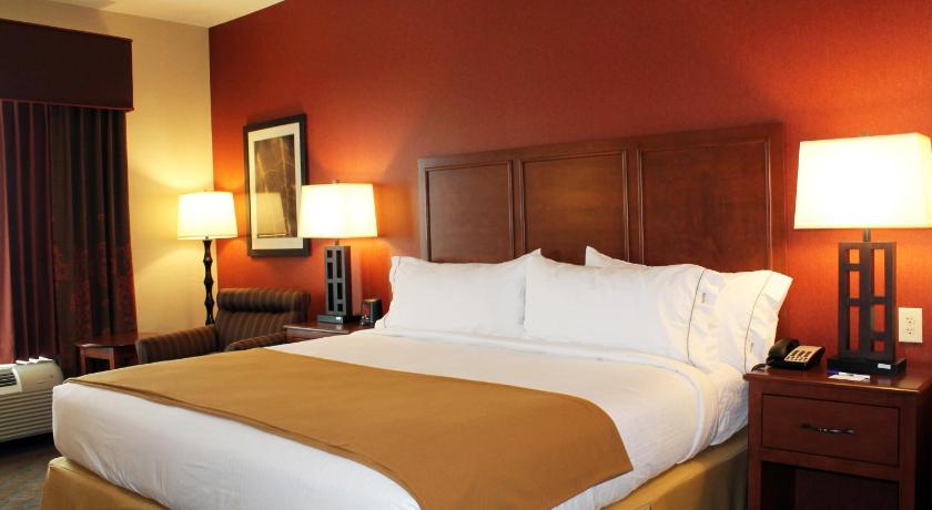 Holiday Inn Express & Suites Paducah West