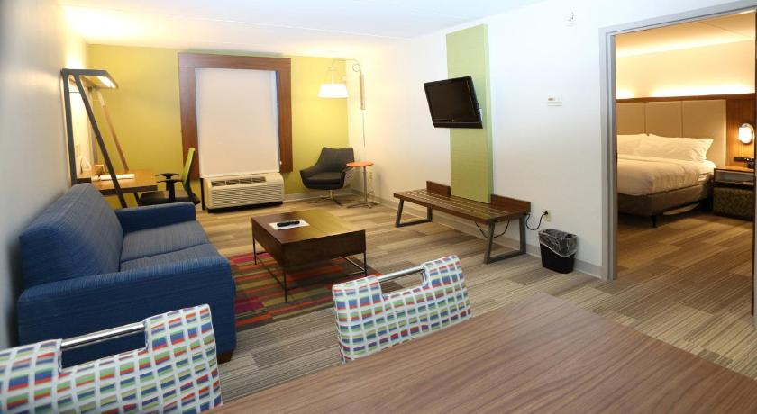 Holiday Inn Express & Suites Newport News