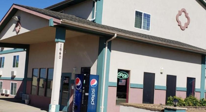 Value Inn & Suites Salina photo