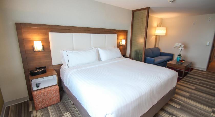 Holiday Inn Express & Suites Miami Airport