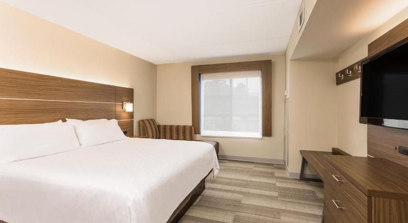 Holiday Inn Express Hotel and Suites Petersburg - Fort Lee