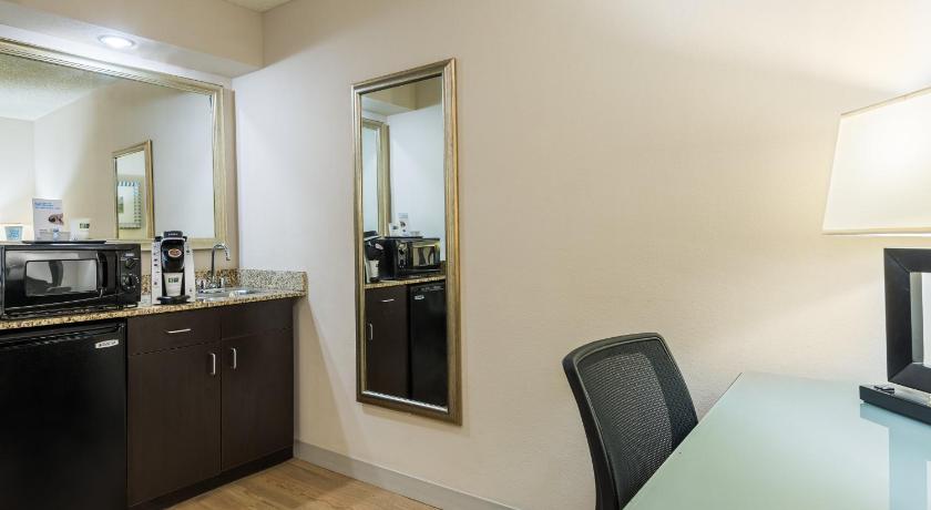 Holiday Inn Express Hotel & Suites Kendall East-Miami