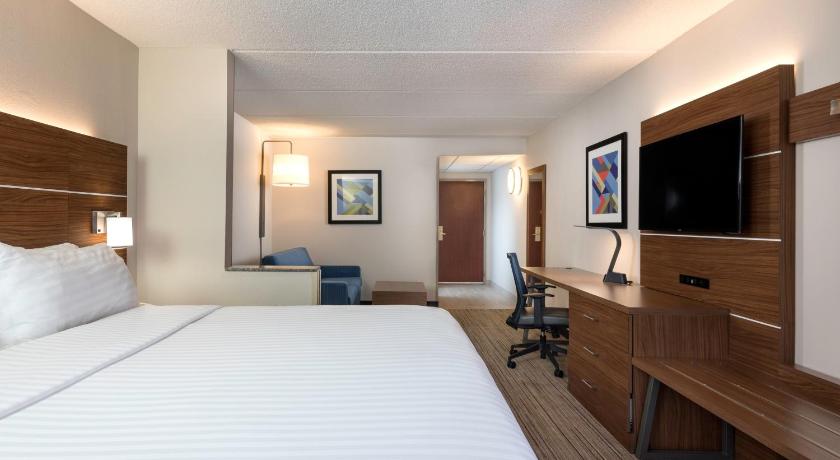 Holiday Inn Express Hotel & Suites Charlotte Arpt-Belmont