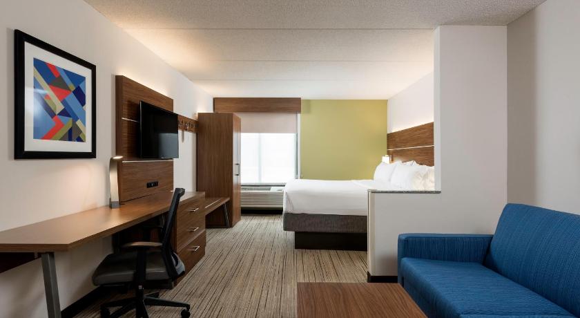 Holiday Inn Express Hotel & Suites Charlotte Arpt-Belmont