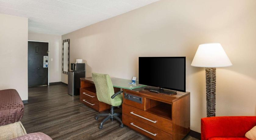 Rodeway Inn & Suites Stroudsburg - Poconos