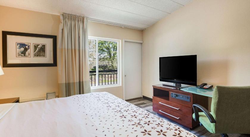 Rodeway Inn & Suites Stroudsburg - Poconos