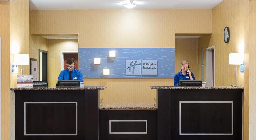 Holiday Inn Express and Suites Lafayette East