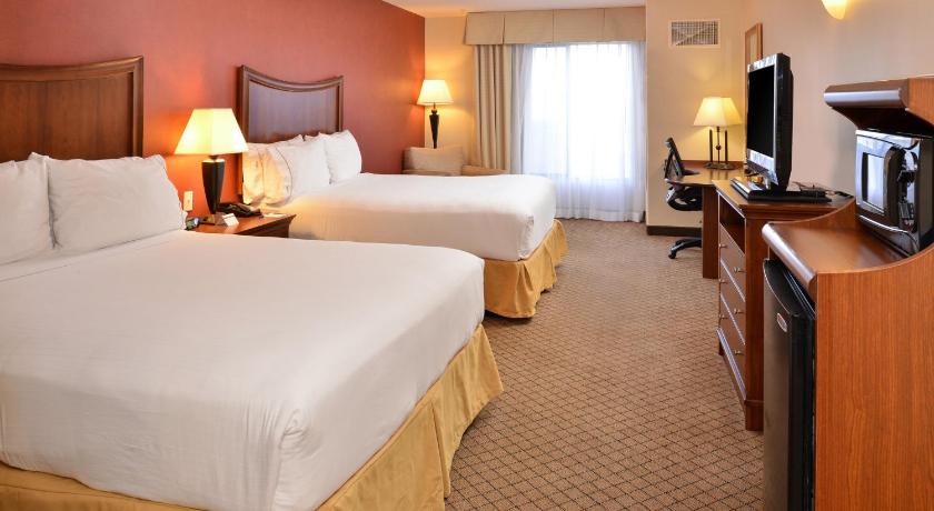 Holiday Inn Express Hotel & Suites Lincoln-Roseville Area