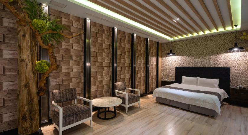 Image of Standard Double Room (Check-in after 21:00) 3