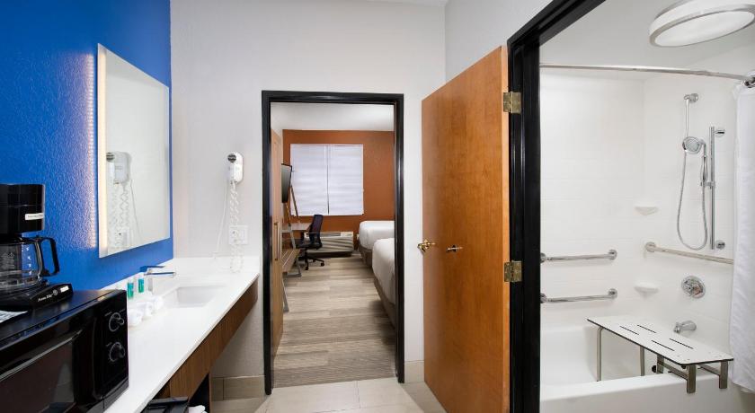 Holiday Inn Express & Suites San Antonio - Downtown Market Area