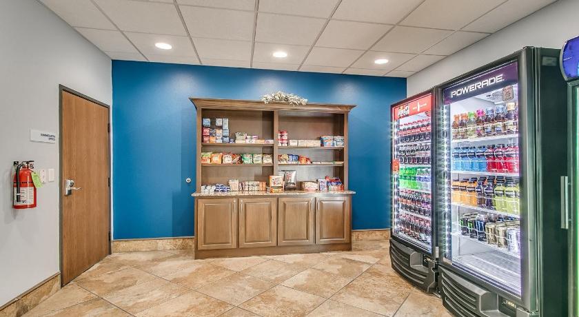 Holiday Inn Express Hotel & Suites Wolfforth photo
