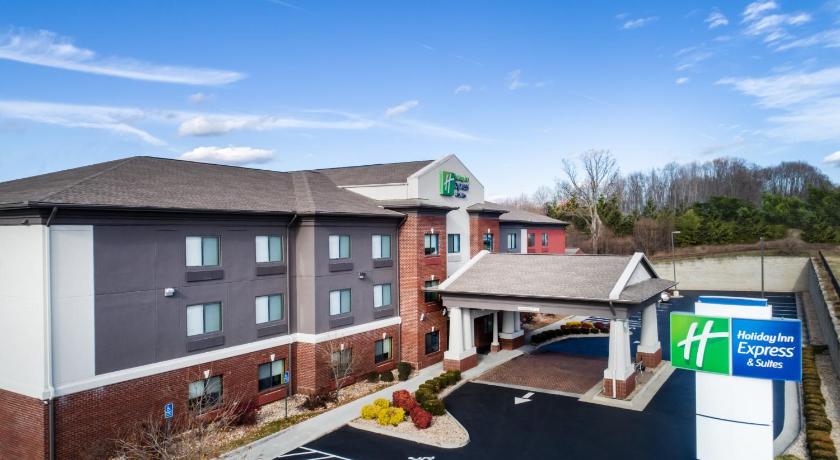 Holiday Inn Express & Suites Rocky Mount Smith Mountain Lake