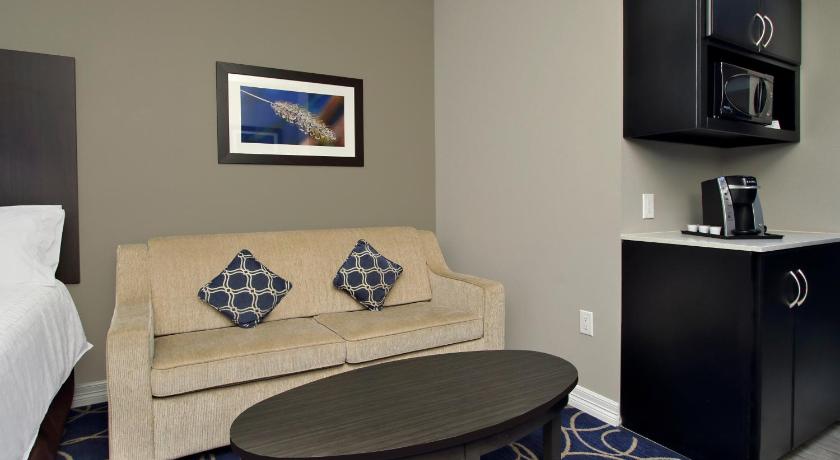 Holiday Inn Express & Suites Houston Intercontinental Airport