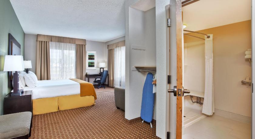 Holiday Inn Express Hotel and Suites Harrington - Dover Area