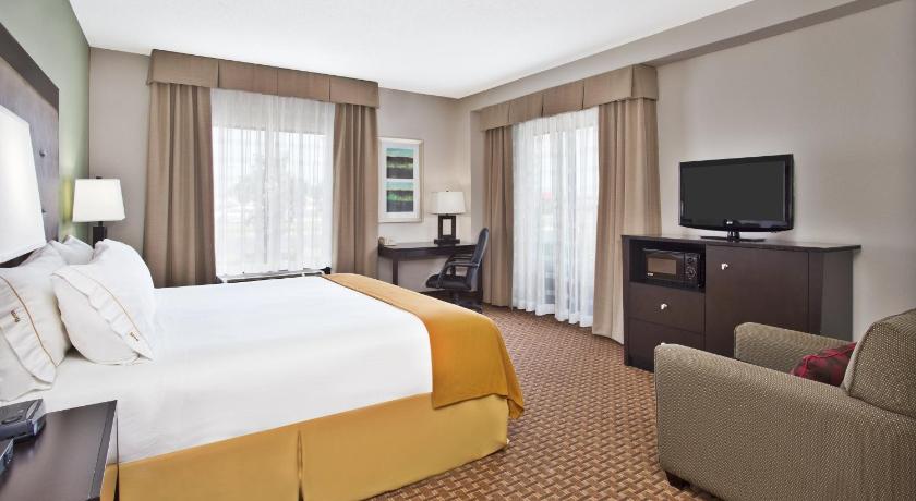 Holiday Inn Express Hotel and Suites Harrington - Dover Area