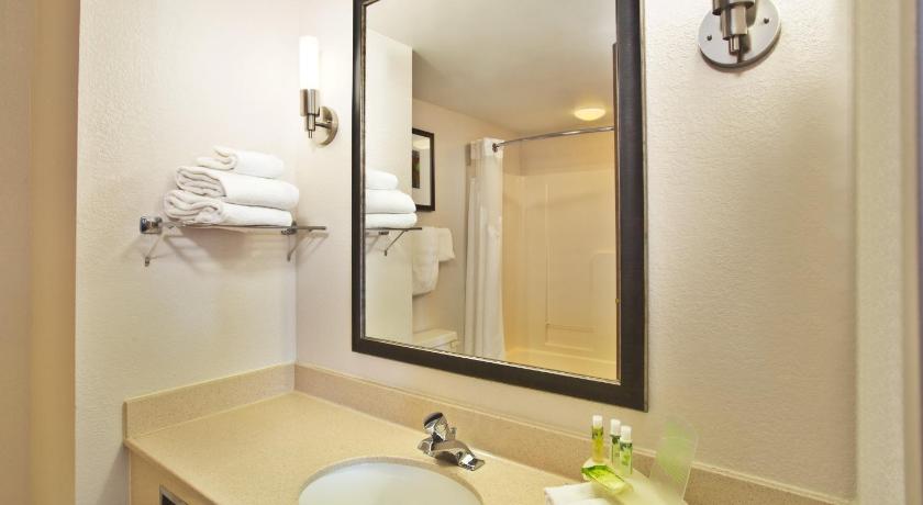 Holiday Inn Express Hotel and Suites Harrington - Dover Area