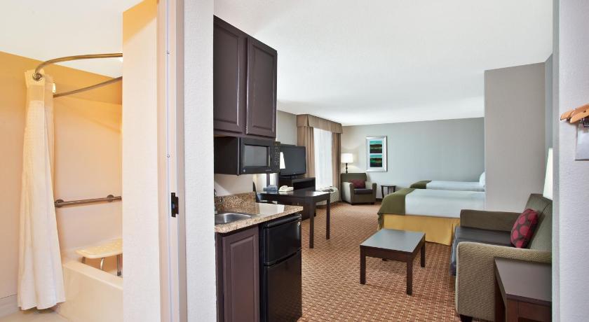 Holiday Inn Express Hotel and Suites Harrington - Dover Area