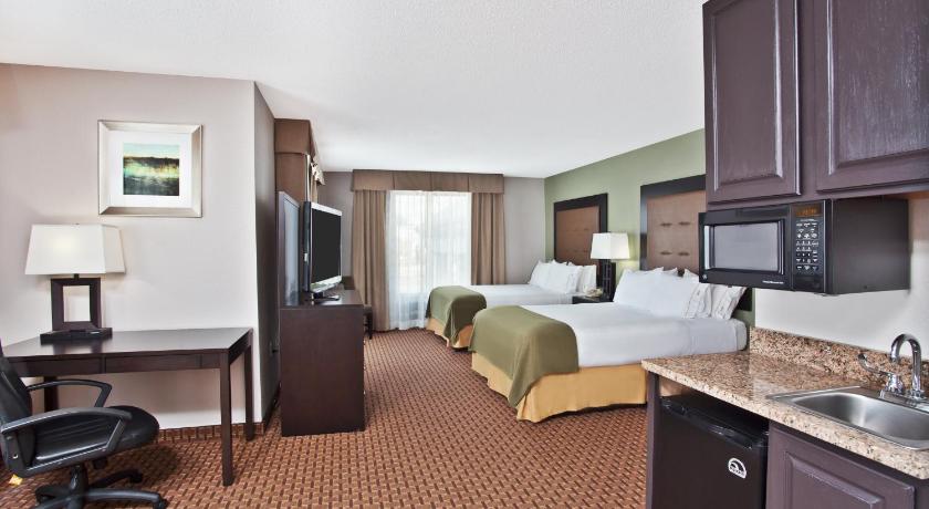 Holiday Inn Express Hotel and Suites Harrington - Dover Area