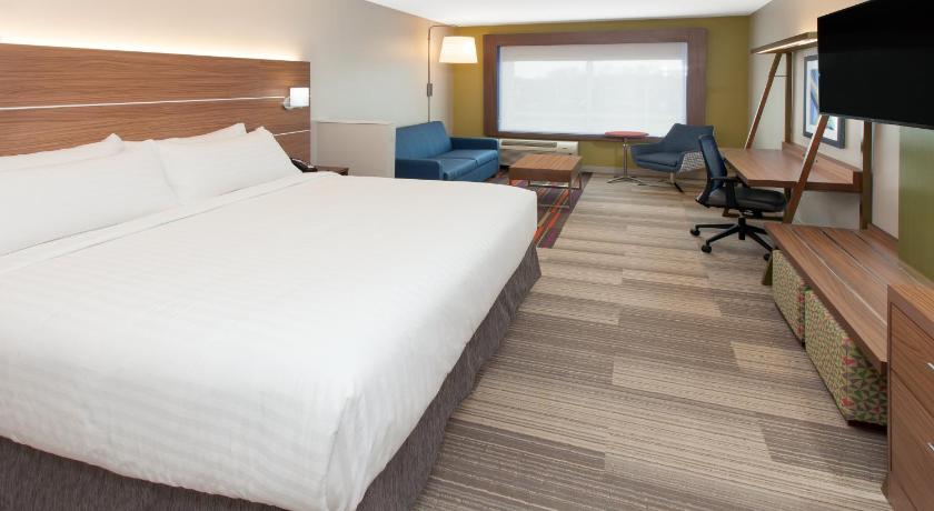 Holiday Inn Express & Suites Sterling Heights-Detroit Area