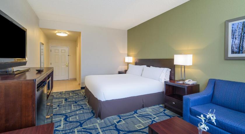 Holiday Inn Express Hotel & Suites Easton