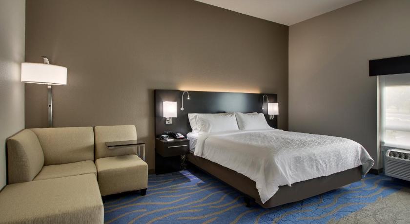 Holiday Inn Express & Suites Lancaster East - Strasburg