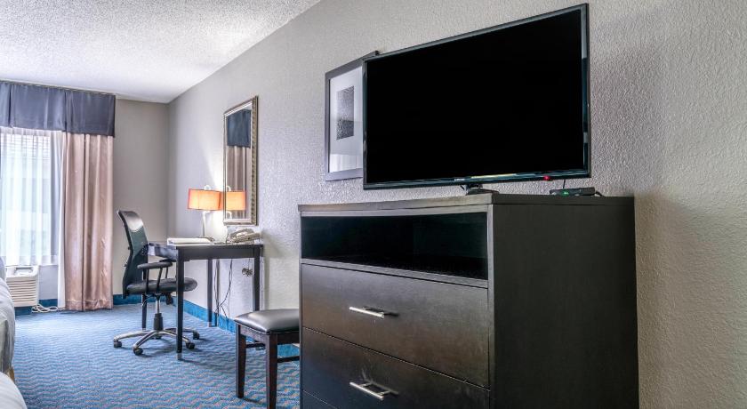 HOLIDAY INN EXPRESS & SUITES ROANOKE RAPIDS