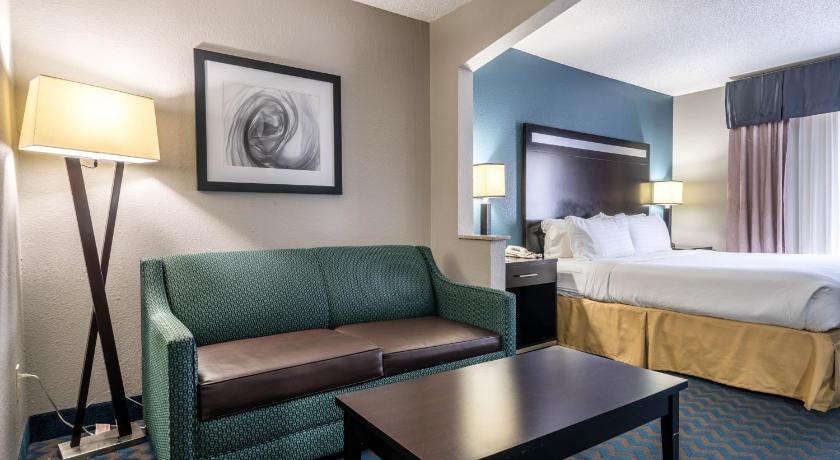 HOLIDAY INN EXPRESS & SUITES ROANOKE RAPIDS