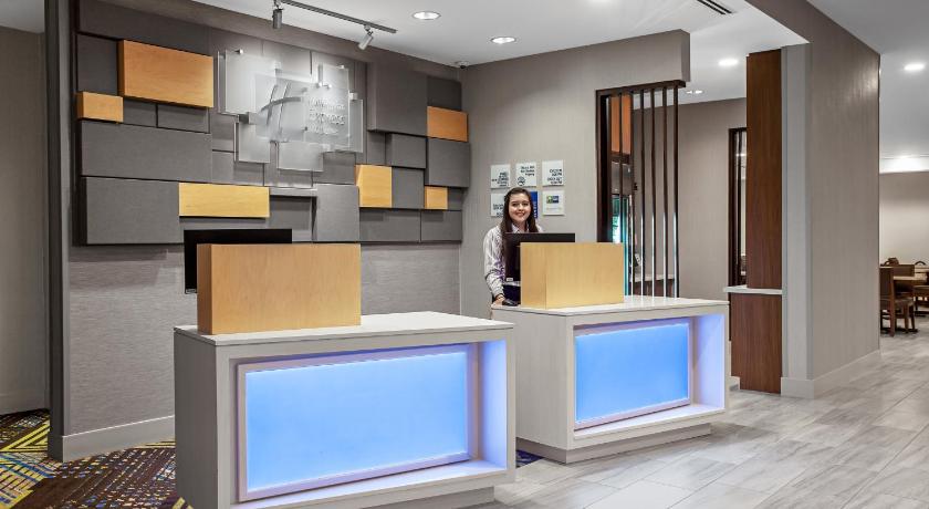 Holiday Inn Express & Suites Lubbock Central - Univ Area photo