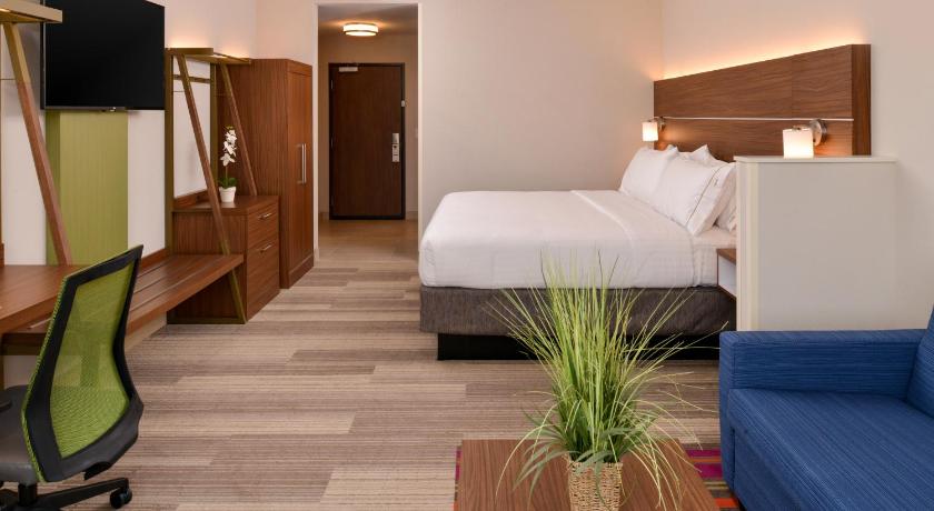 Holiday Inn Express & Suites Salem