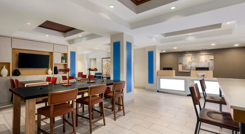 Holiday Inn Express Hotel & Suites Shawnee I-40 photo