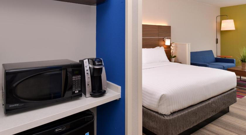 Holiday Inn Express & Suites Salem