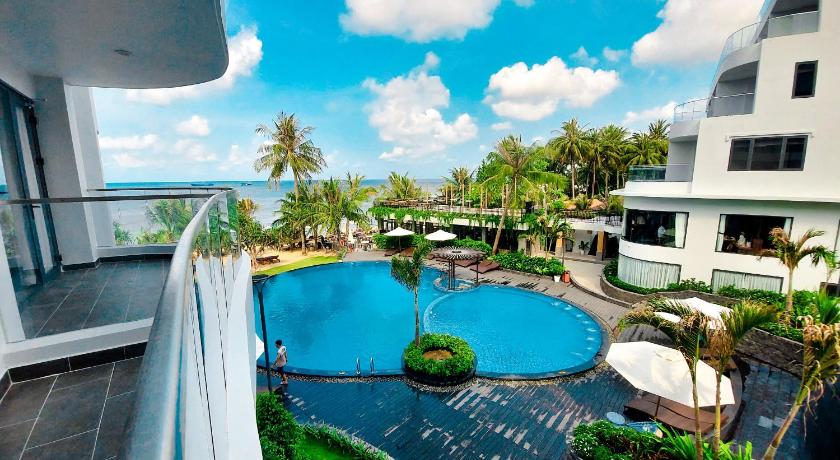 a swimming pool with a view of the ocean, Sunset Beach Resort & Spa in Phu Quoc Island