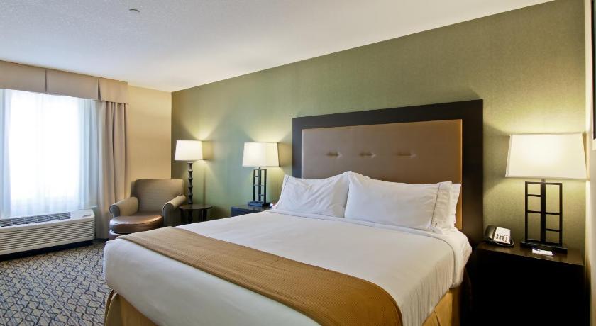 Holiday Inn Express Fort Saskatchewan