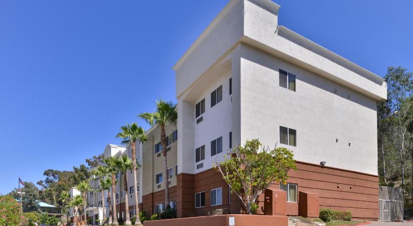 Candlewood Suites San Diego Hotel