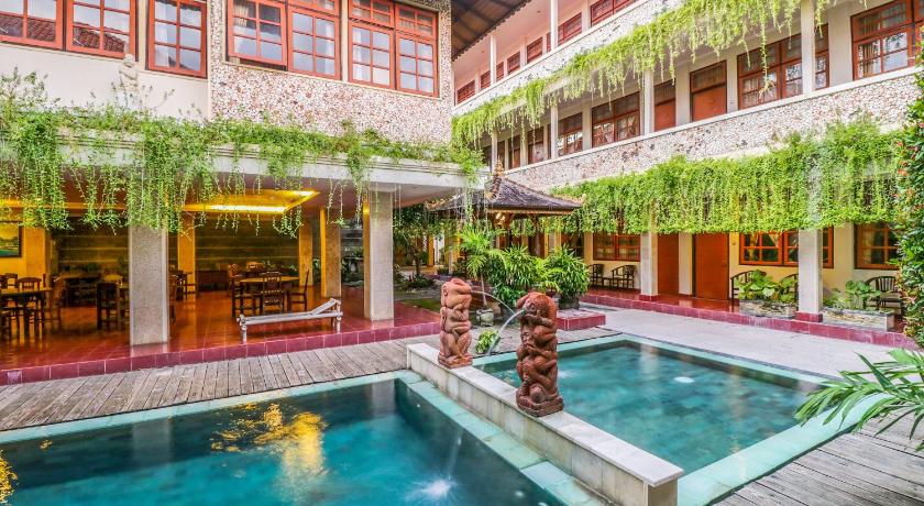 Catur Adi Putra Hotel photo