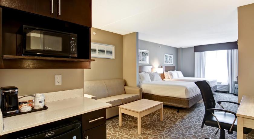 Holiday Inn Express & Suites Oshawa Downtown