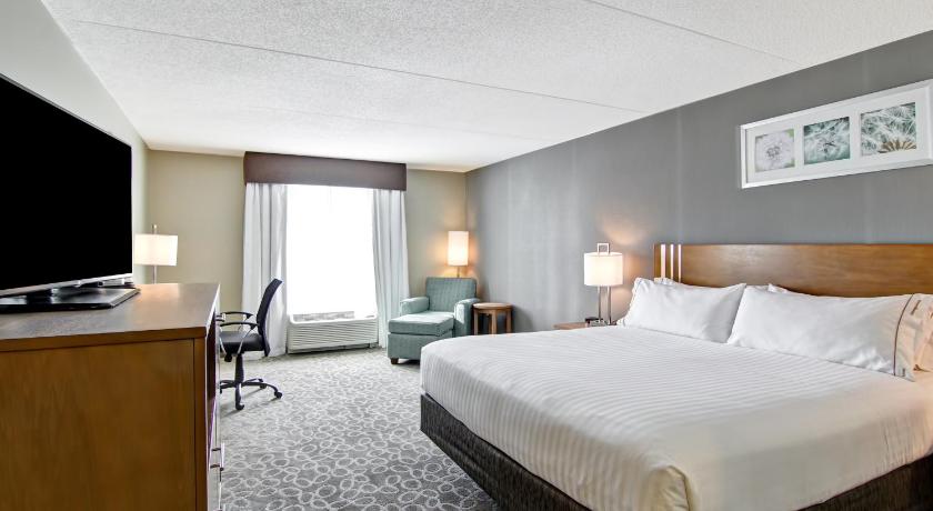 Holiday Inn Express & Suites Oshawa Downtown