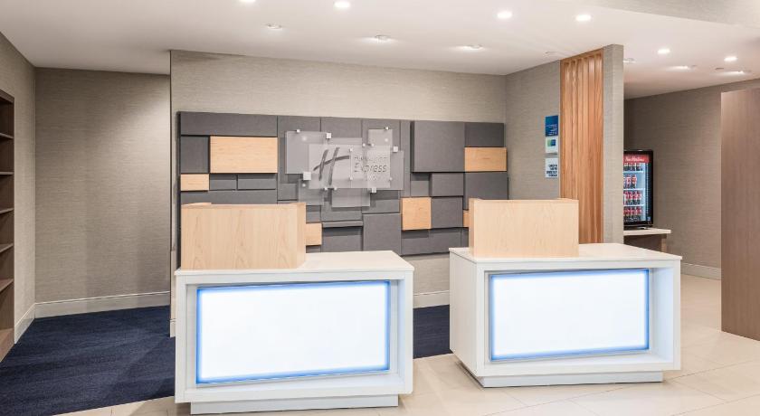 Holiday Inn Express Hotel & Suites Milton photo