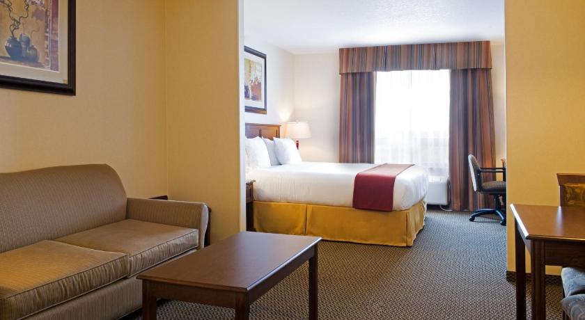 Holiday Inn Express & Suites Drayton Valley