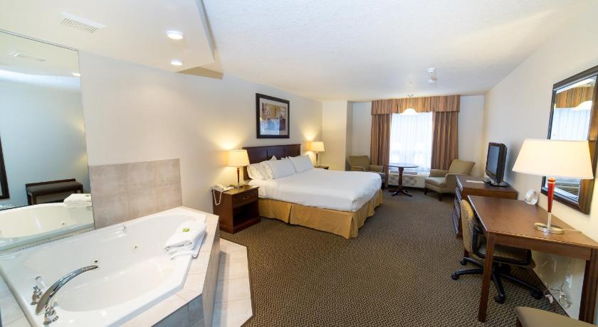 Holiday Inn Express & Suites Drayton Valley