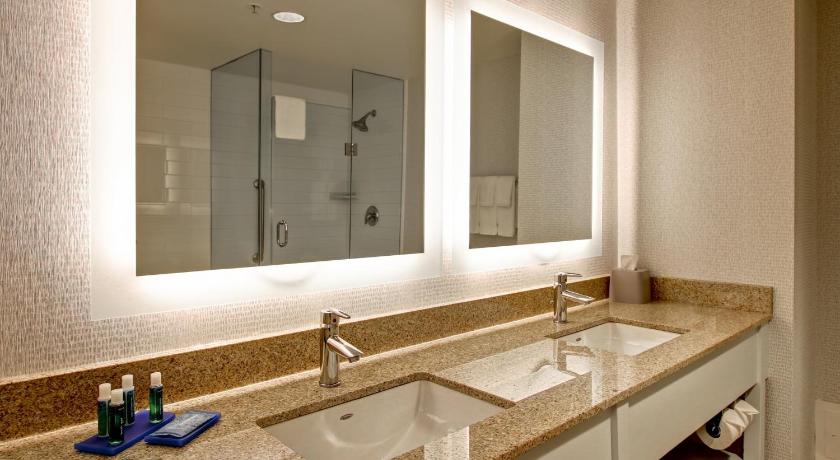 Holiday Inn Express Hotel & Suites Toronto - Markham